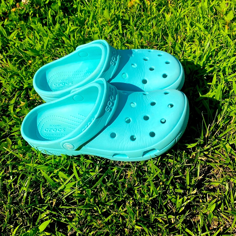 crocs